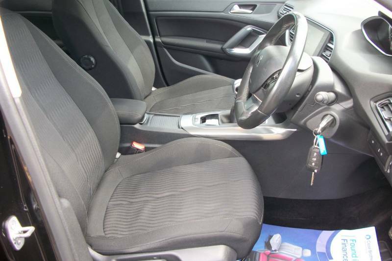 Peugeot 308 308 1.2 Active Black #2