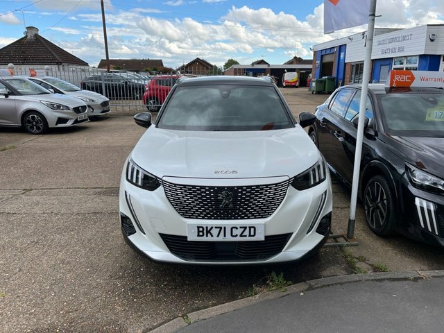 Peugeot e-2008 50Kwh Gt Suv 136 Ps White #2