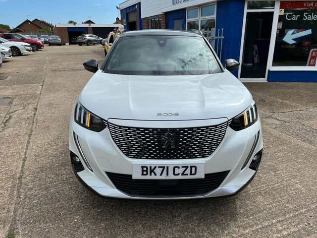 Peugeot e-2008 50Kwh Gt Suv 136 Ps BK71CZD White #3
