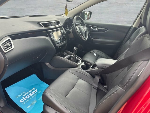 Nissan Qashqai Dci Tekna Suv VA65EKK Red #3