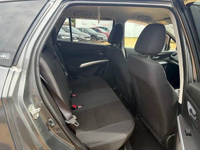 Suzuki SX4 S Cross Silver #35
