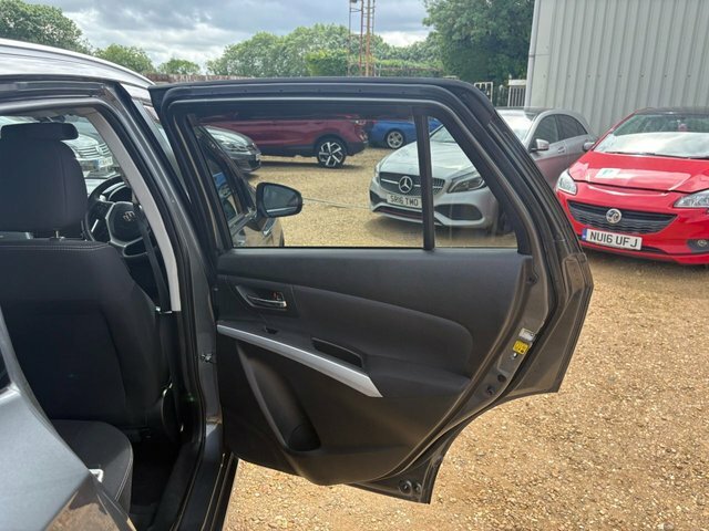Suzuki SX4 S Cross Silver #37