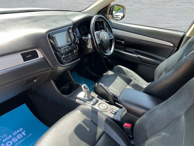 Mitsubishi Outlander 12Kwh Gx4h Suv White #3