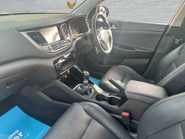 Hyundai Tucson T-gdi Sport Edition Suv White #3