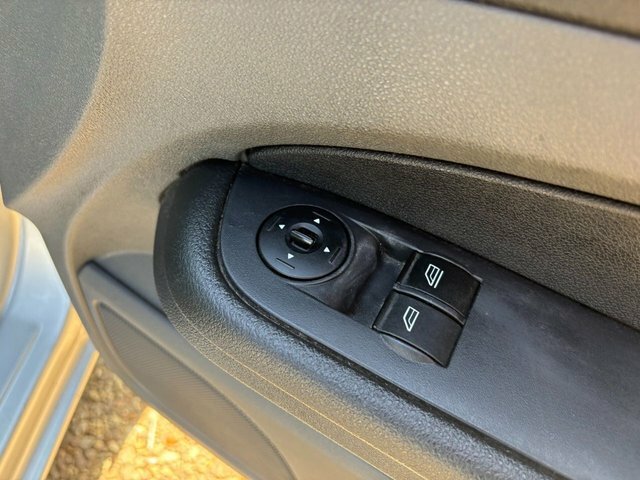 Ford Focus 1.6 Zetec Climate Green #9