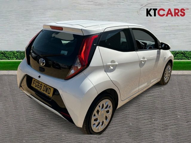 Toyota Aygo Vvt-i X-play Hatchback White #5