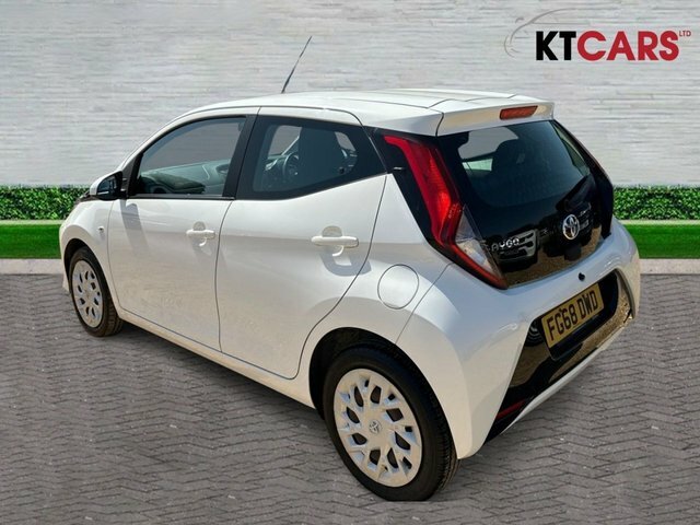 Toyota Aygo Vvt-i X-play Hatchback White #4