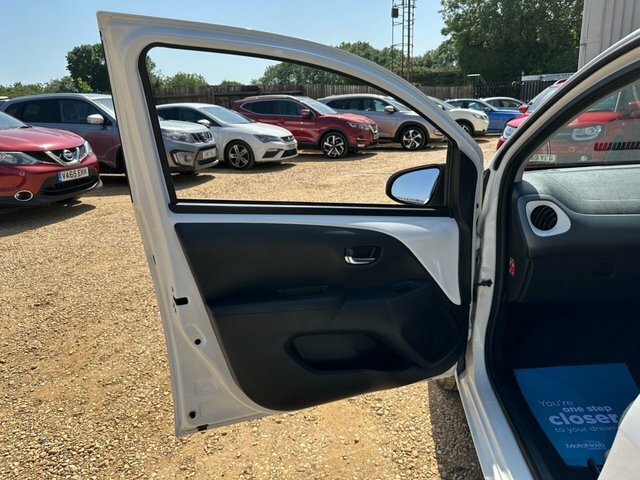 Toyota Aygo Hatchback  #35