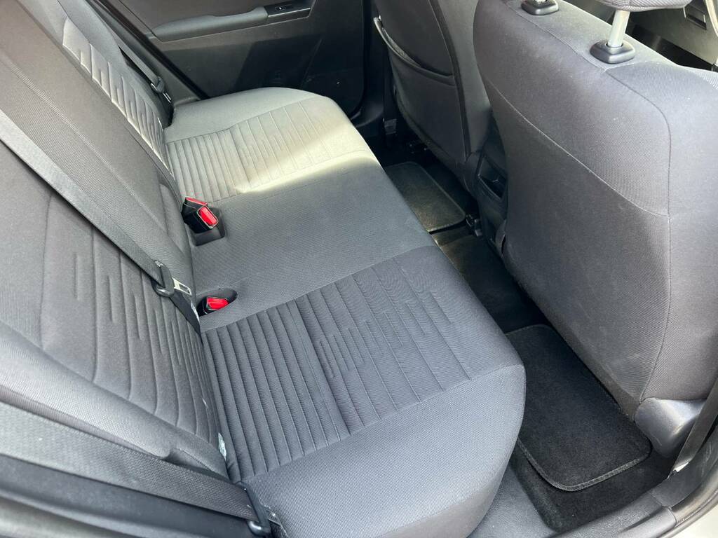 Toyota Auris 1.6L Icon Plus Red #15