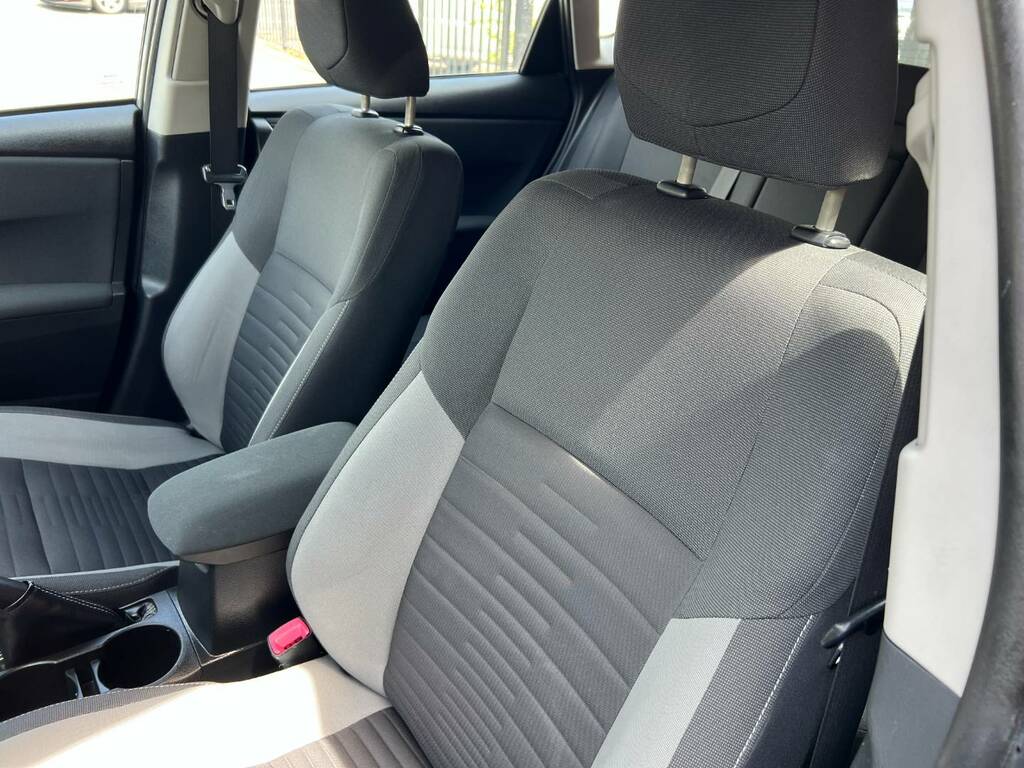 Toyota Auris 1.6L Icon Plus Red #13