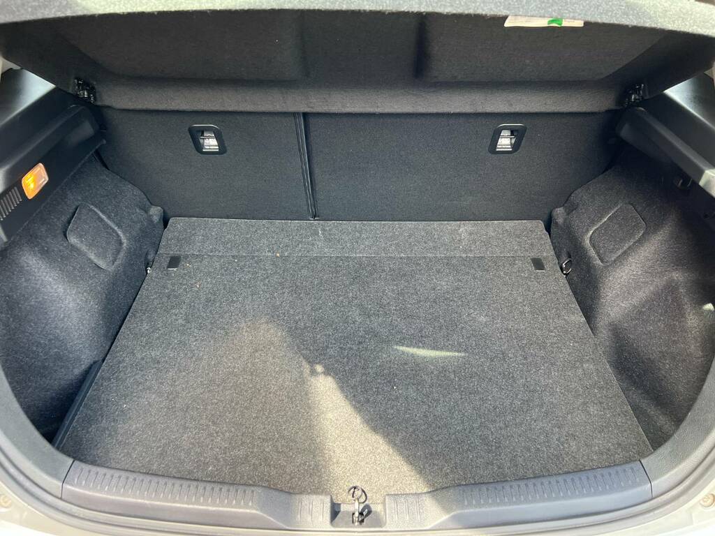Toyota Auris 1.6L Icon Plus Red #7
