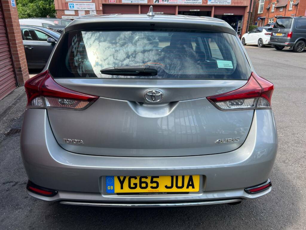 Toyota Auris 1.2T Icon Grey #4
