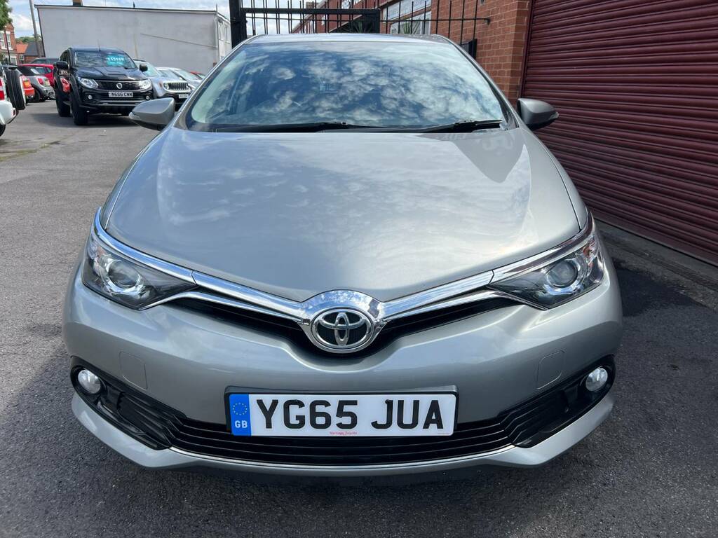 Toyota Auris 1.2T Icon Grey #2