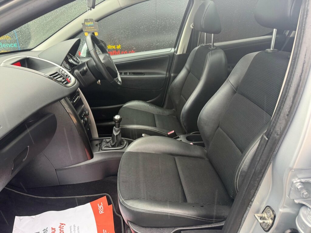 Peugeot 207 Active White #16