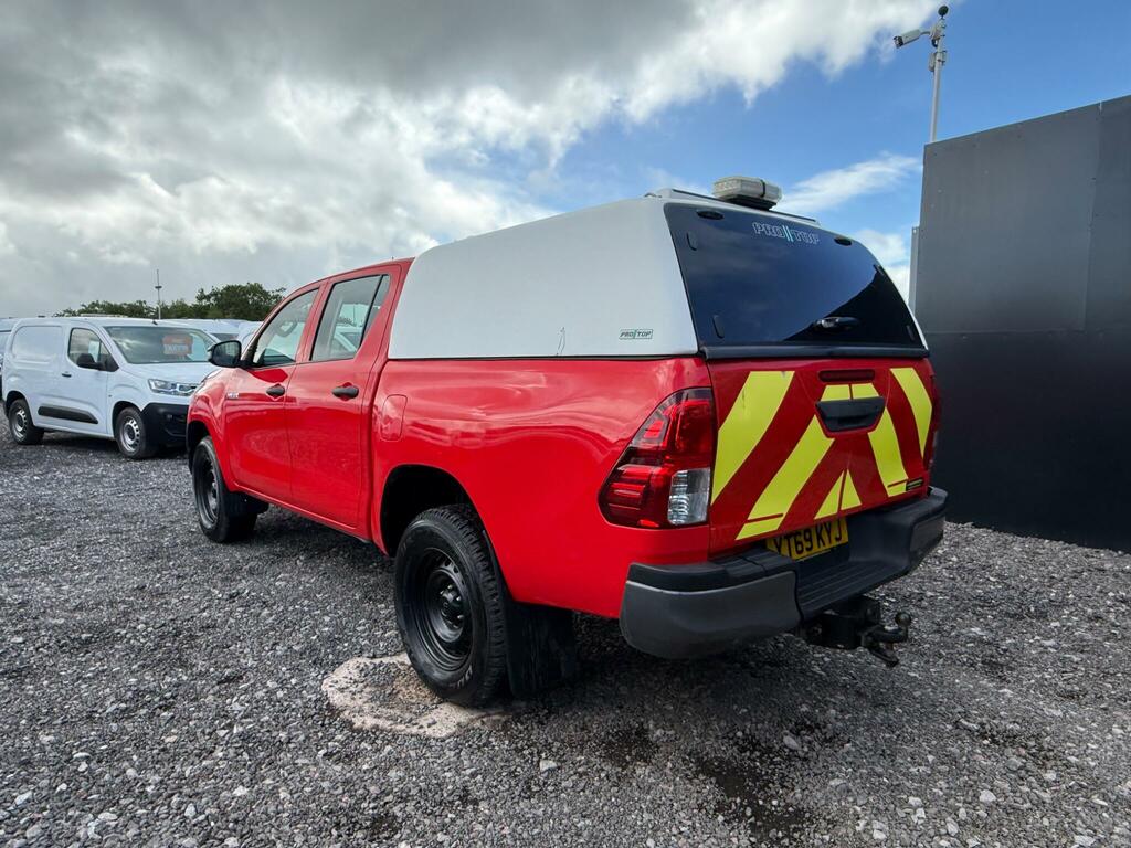Toyota HILUX 2.4 D-4d Active 4Wd Euro 6 3.5T Red #4