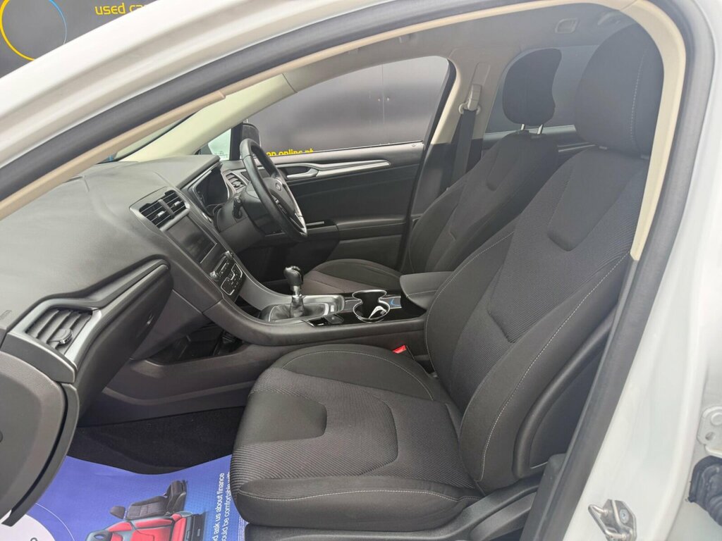 Ford Mondeo Hatchback Black #16