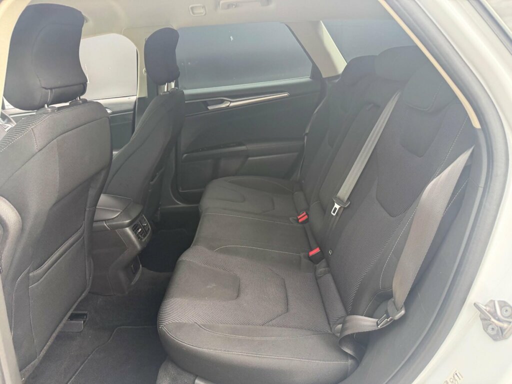 Ford Mondeo Hatchback Black #19