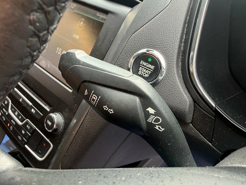Ford Mondeo Hatchback Black #26