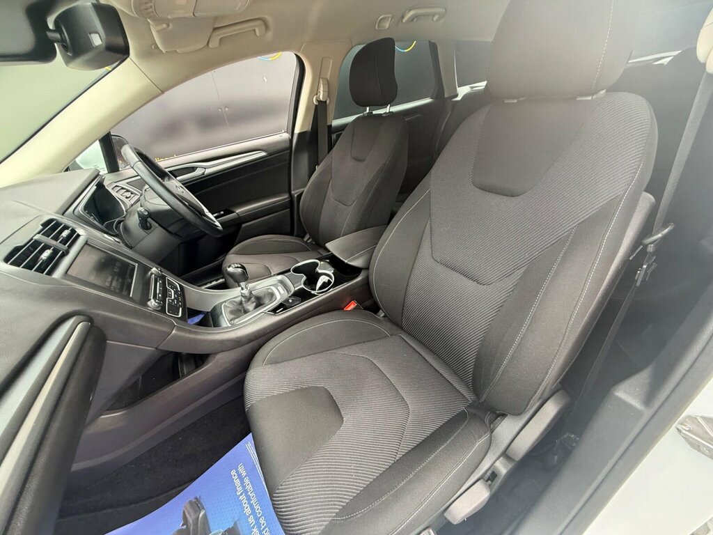 Ford Mondeo Hatchback Black #18