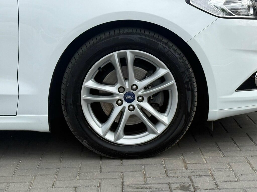 Ford Mondeo Hatchback Black #10
