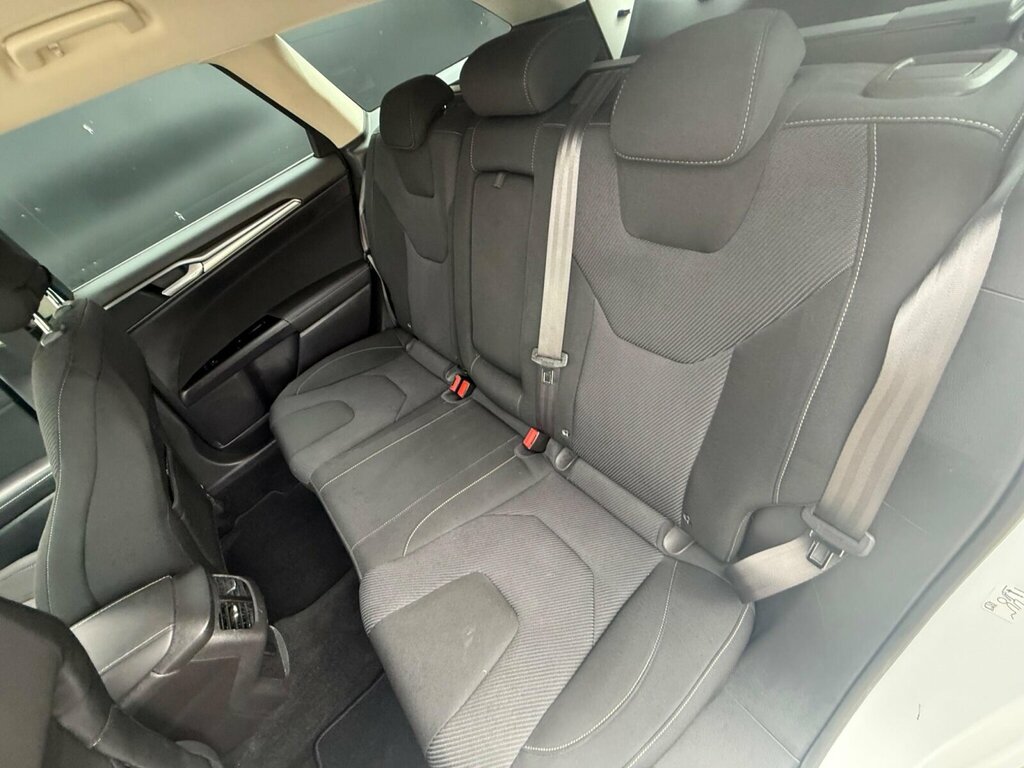 Ford Mondeo Hatchback Black #20