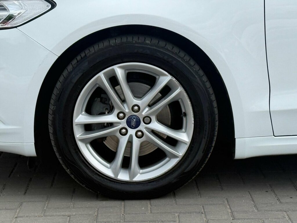Ford Mondeo Hatchback Black #11