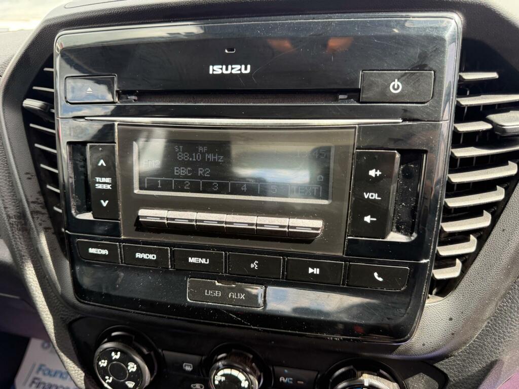 Isuzu D-Max Dl40 Red #20
