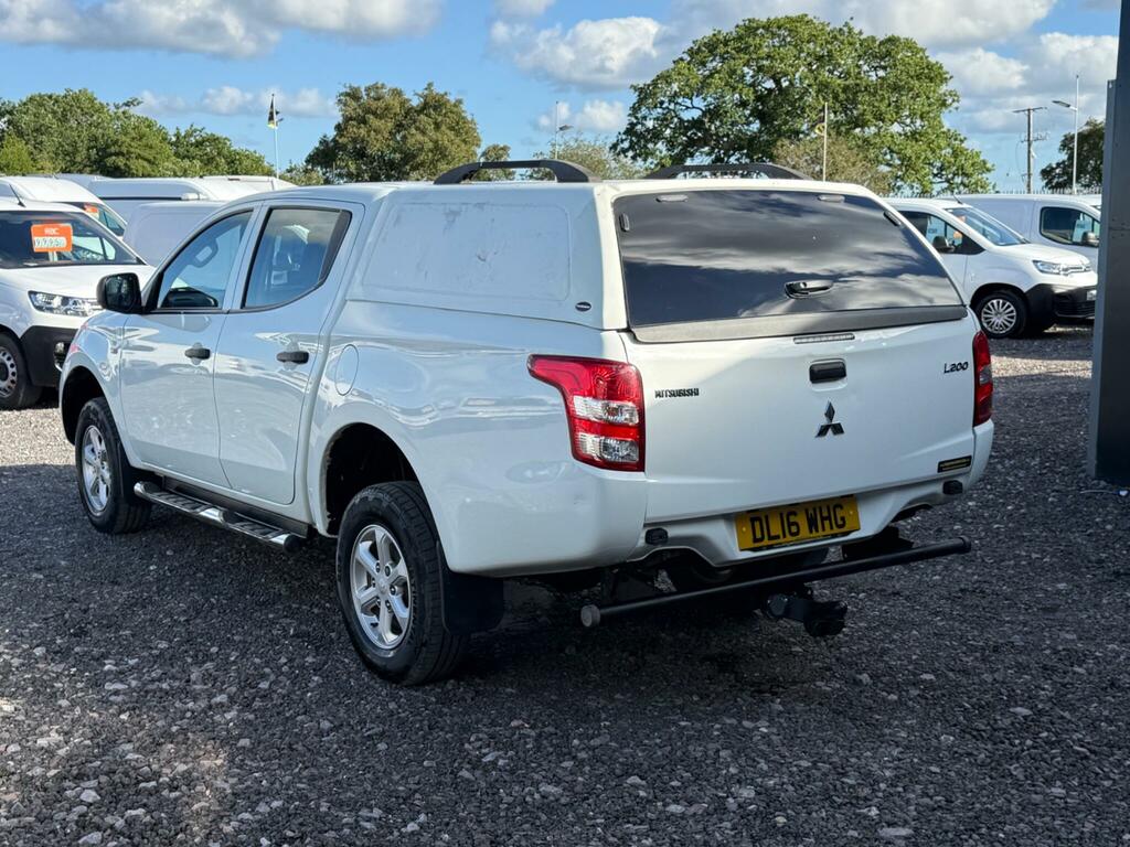 Mitsubishi L200 2.4 Di-d Dc 4Life 4Wd Euro 5 Ss White #4