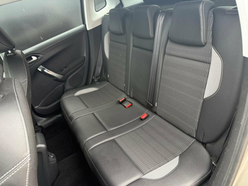 Peugeot 2008 White #19