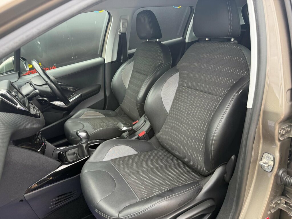 Peugeot 2008 White #17