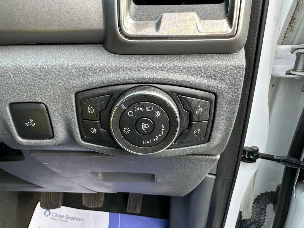 Ford Ranger 3.2 Wildtrak 4X4 Dcb Tdci 197 Bhp White #28