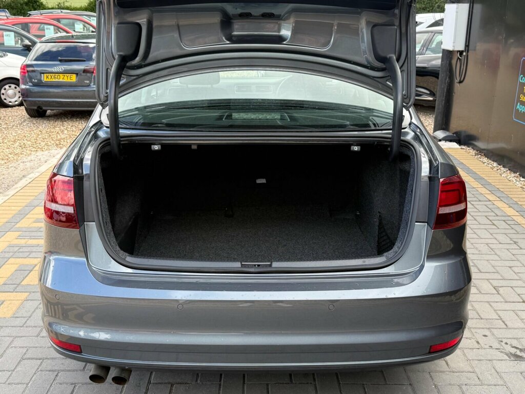 Volkswagen Jetta 2.0 Se Tdi Bluemotion Technology Dsg 109 Bhp Black #21