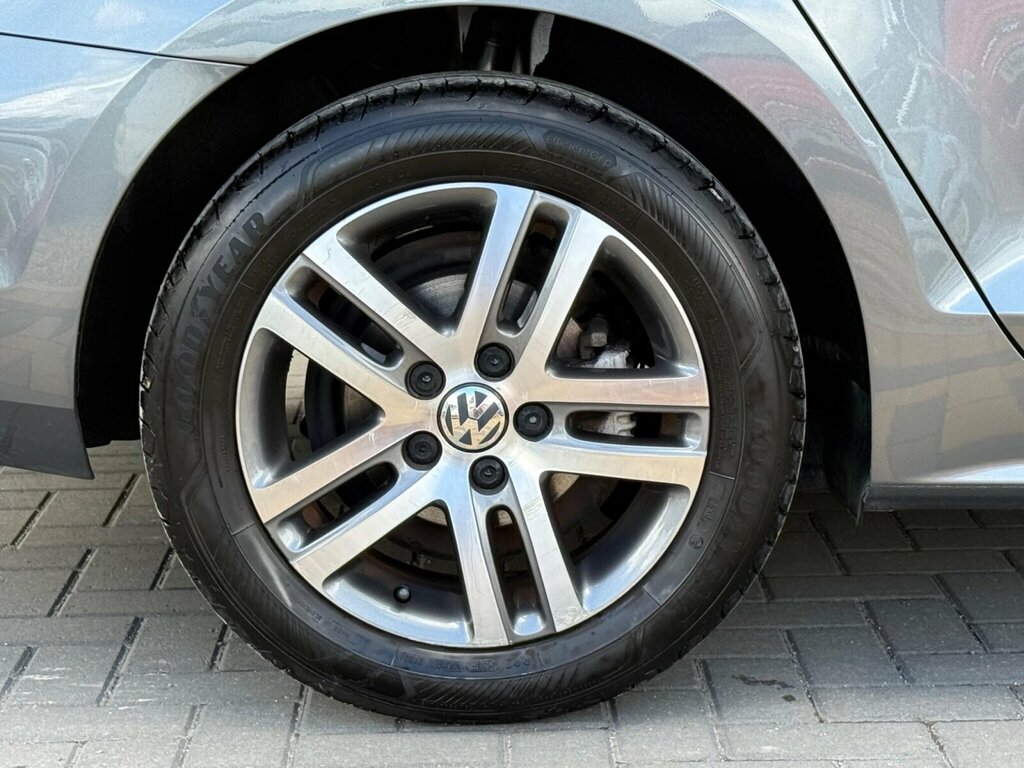 Volkswagen Jetta 2.0 Se Tdi Bluemotion Technology Dsg 109 Bhp Black #10