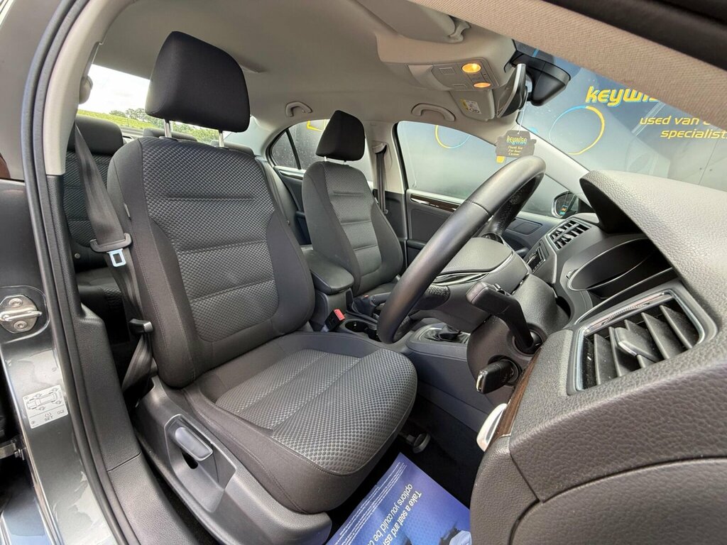 Volkswagen Jetta 2.0 Se Tdi Bluemotion Technology Dsg 109 Bhp Black #15
