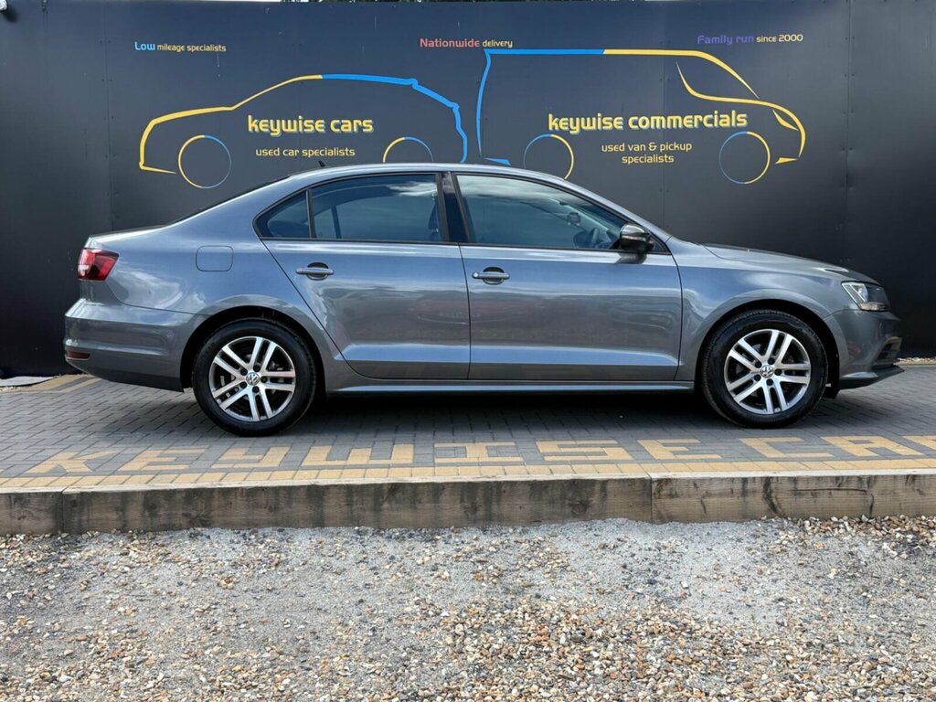 Volkswagen Jetta 2.0 Se Tdi Bluemotion Technology Dsg 109 Bhp Black #7