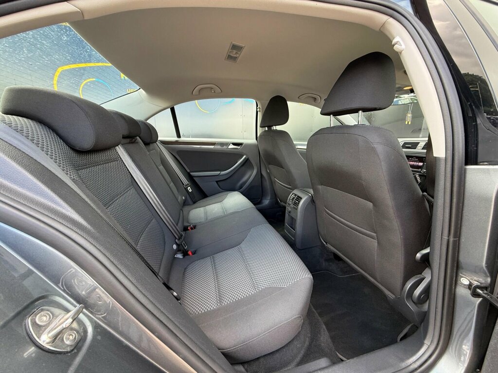 Volkswagen Jetta 2.0 Se Tdi Bluemotion Technology Dsg 109 Bhp Black #16