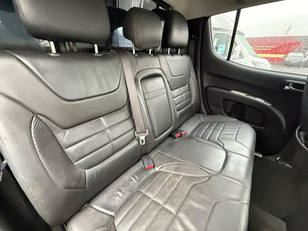Mitsubishi L200 Van Di Green #13