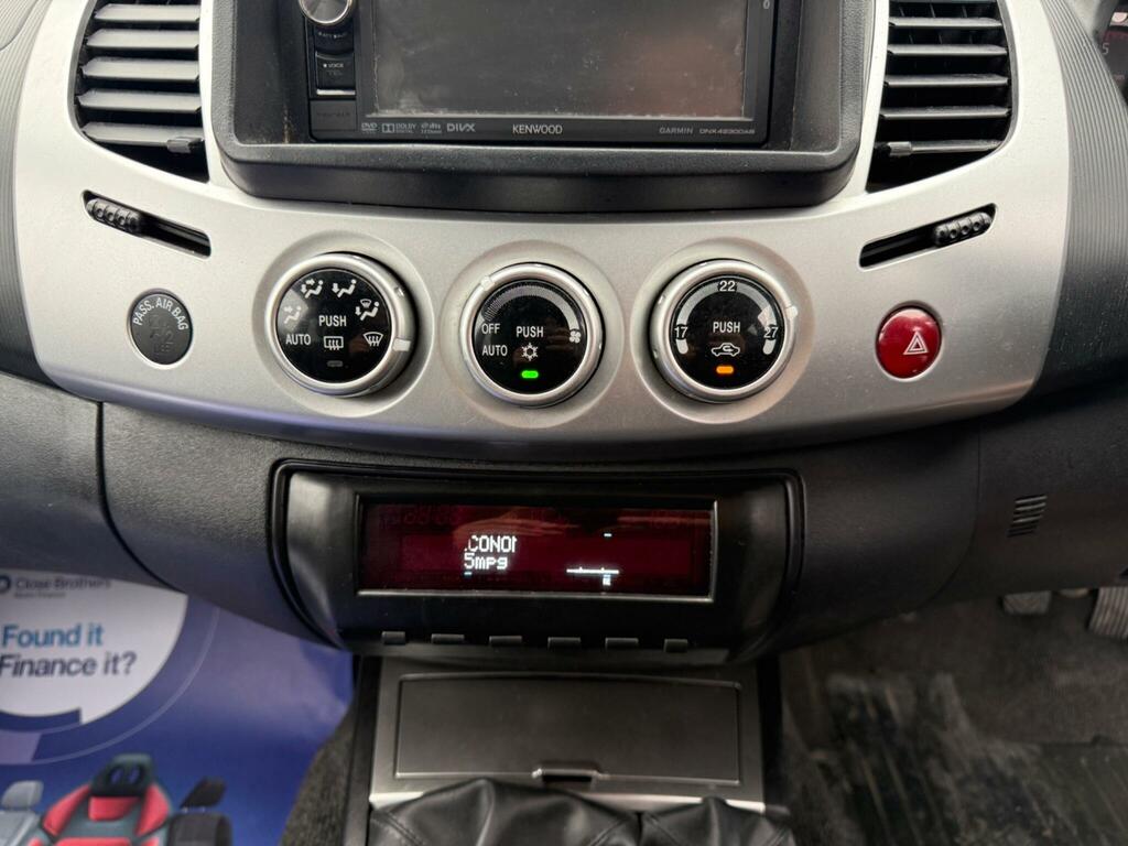 Mitsubishi L200 Van Di Green #22