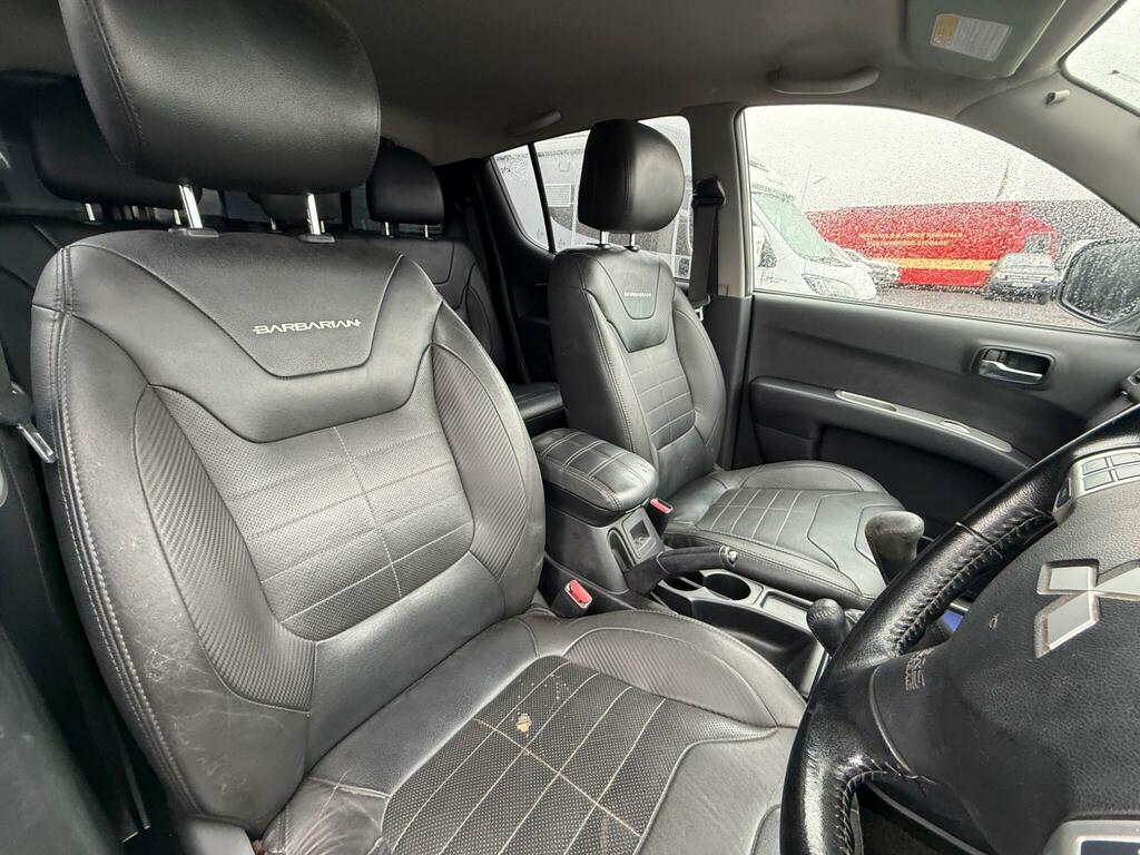 Mitsubishi L200 Van Di Green #12
