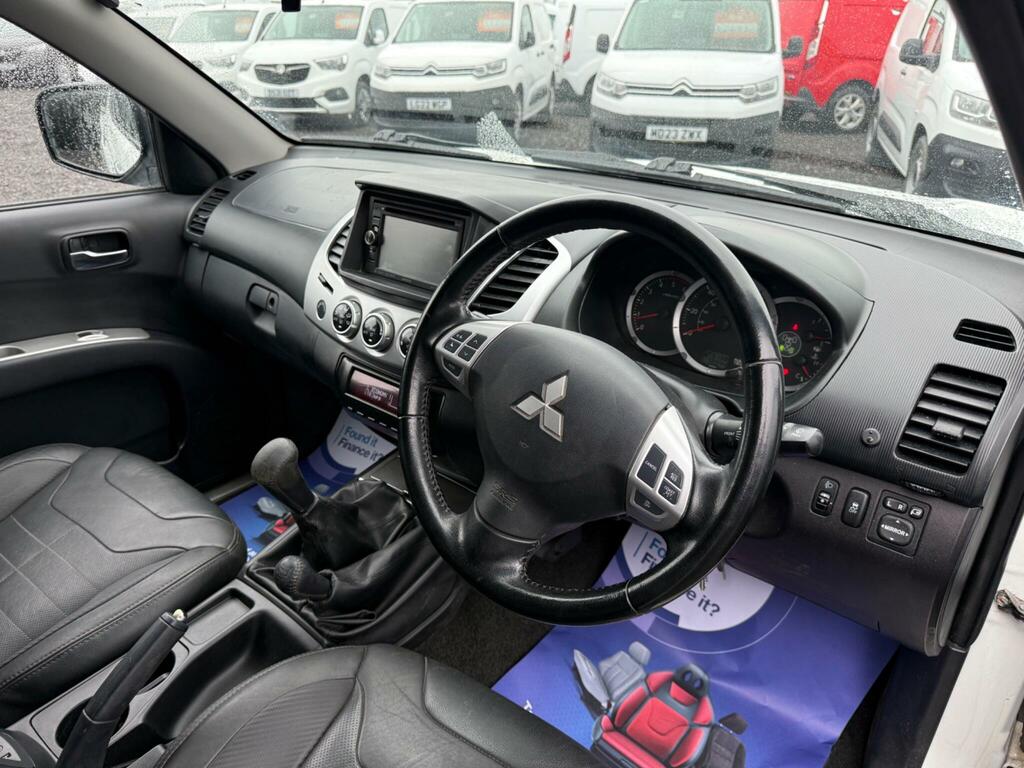 Mitsubishi L200 Van Di Green #10