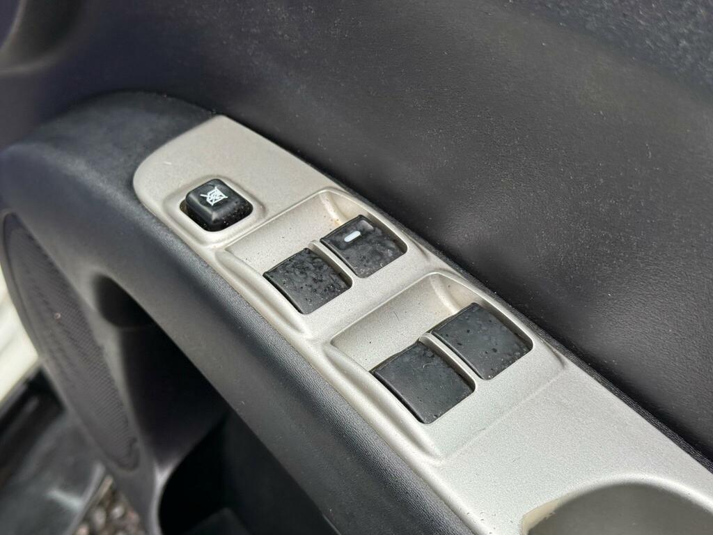 Mitsubishi L200 Van Di Green #29