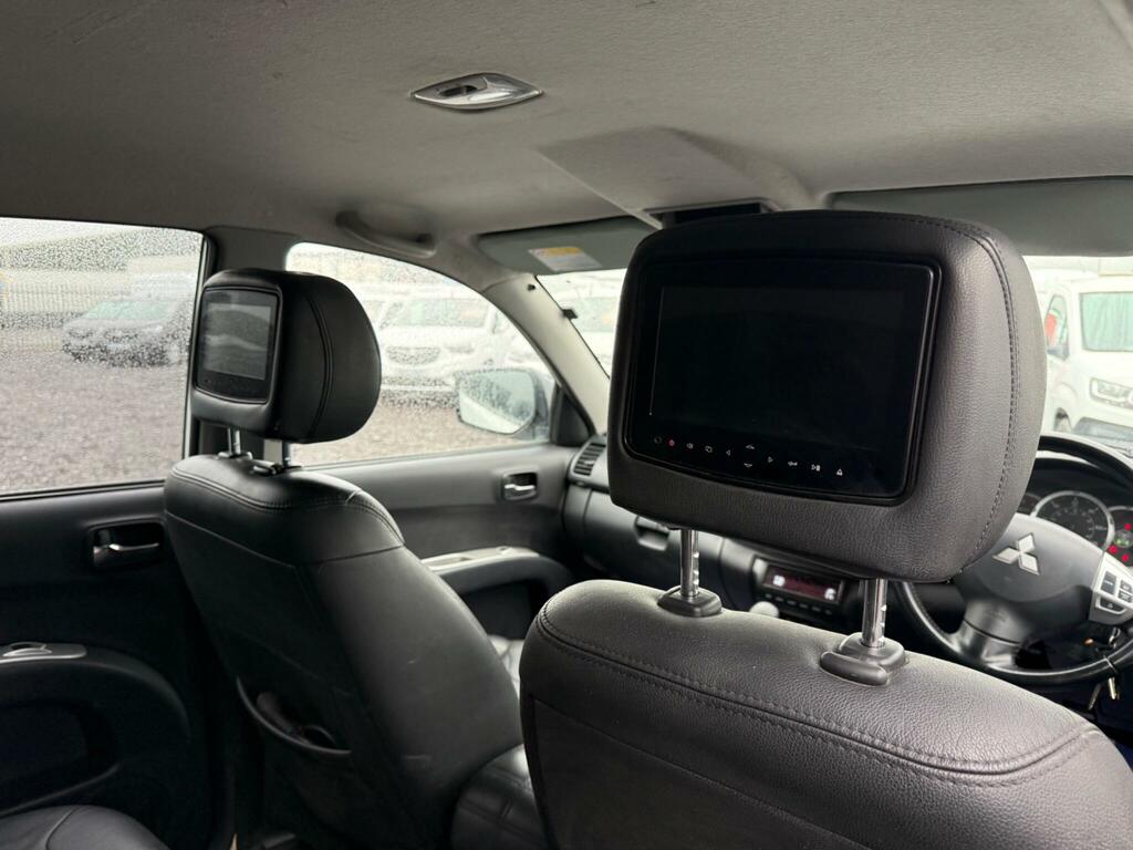 Mitsubishi L200 Van Di Green #15