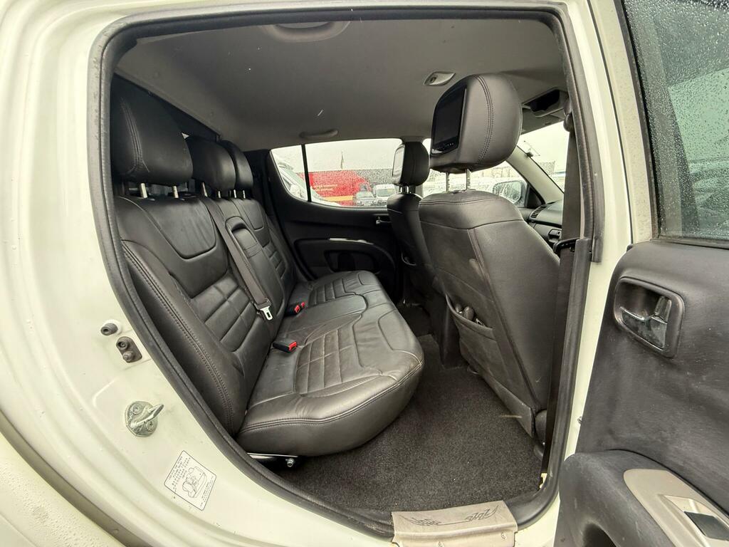 Mitsubishi L200 Van Di Green #14
