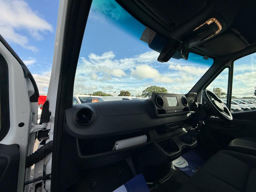 Mercedes-Benz Sprinter 2L Progressive White #17
