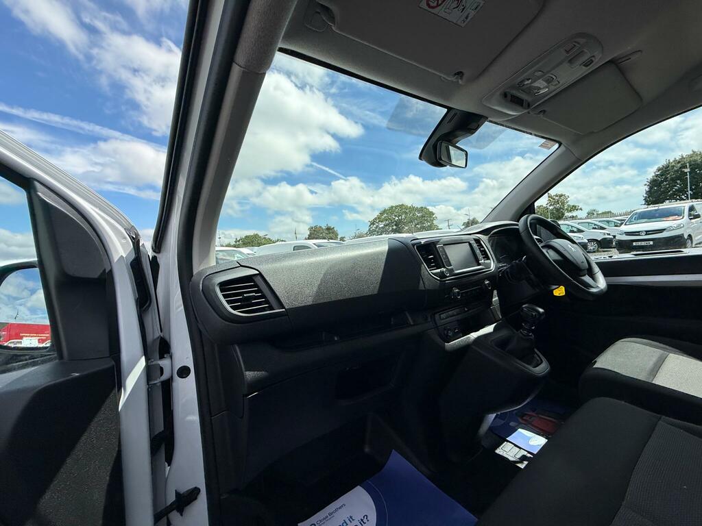 Peugeot Expert Professional Premium White #15