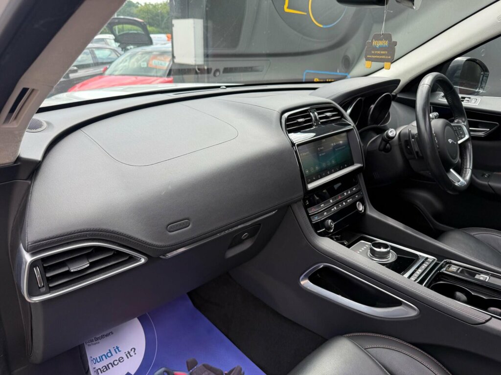Jaguar F-Pace V6 Sport Awd White #17