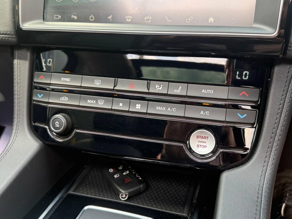 Jaguar F-Pace V6 Sport Awd White #32