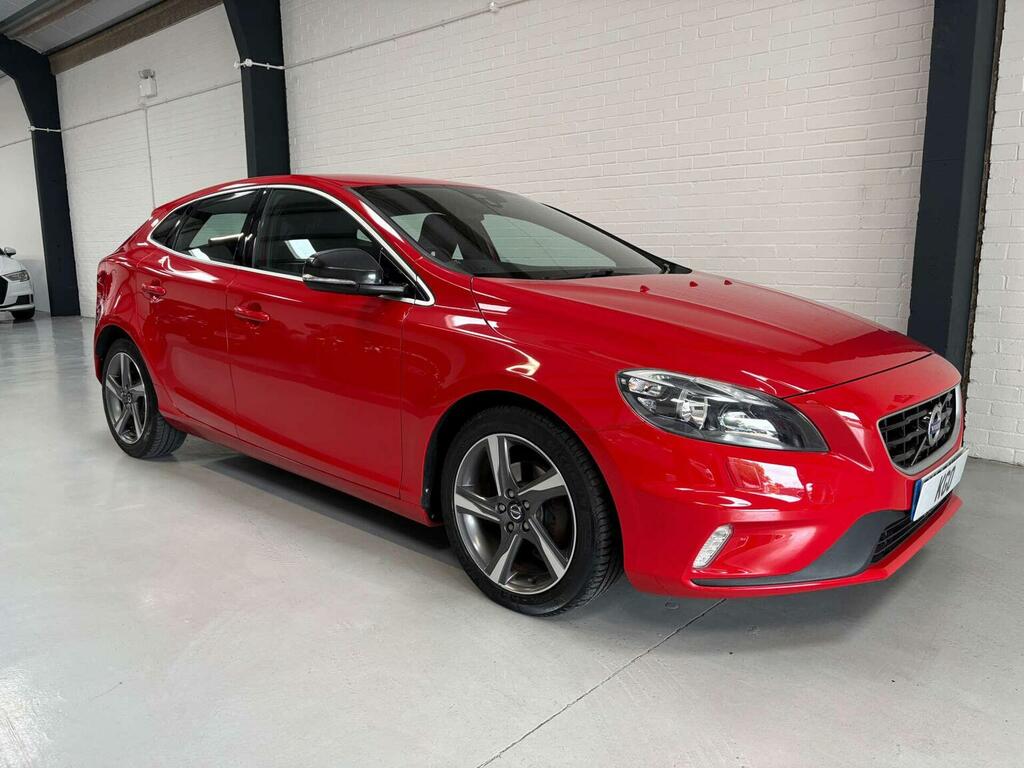 Volvo V40 Hatchback 1.6 D2 R-design Euro 5 Ss 20156 Red