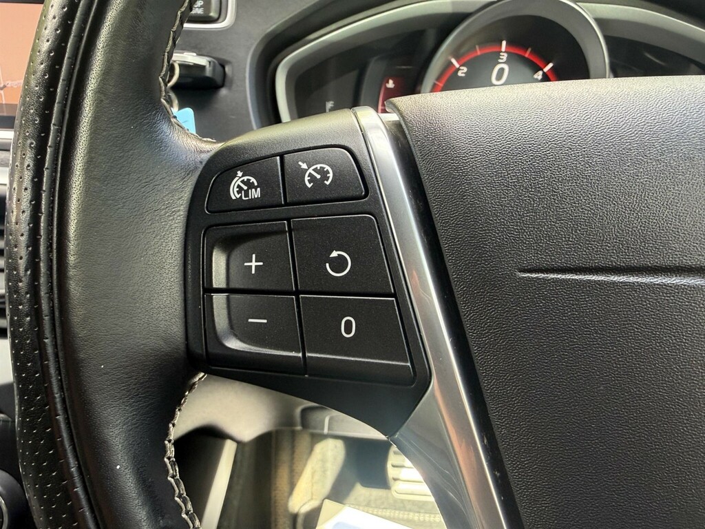 Volvo V40 T2 R-design Nav Plus Grey #17