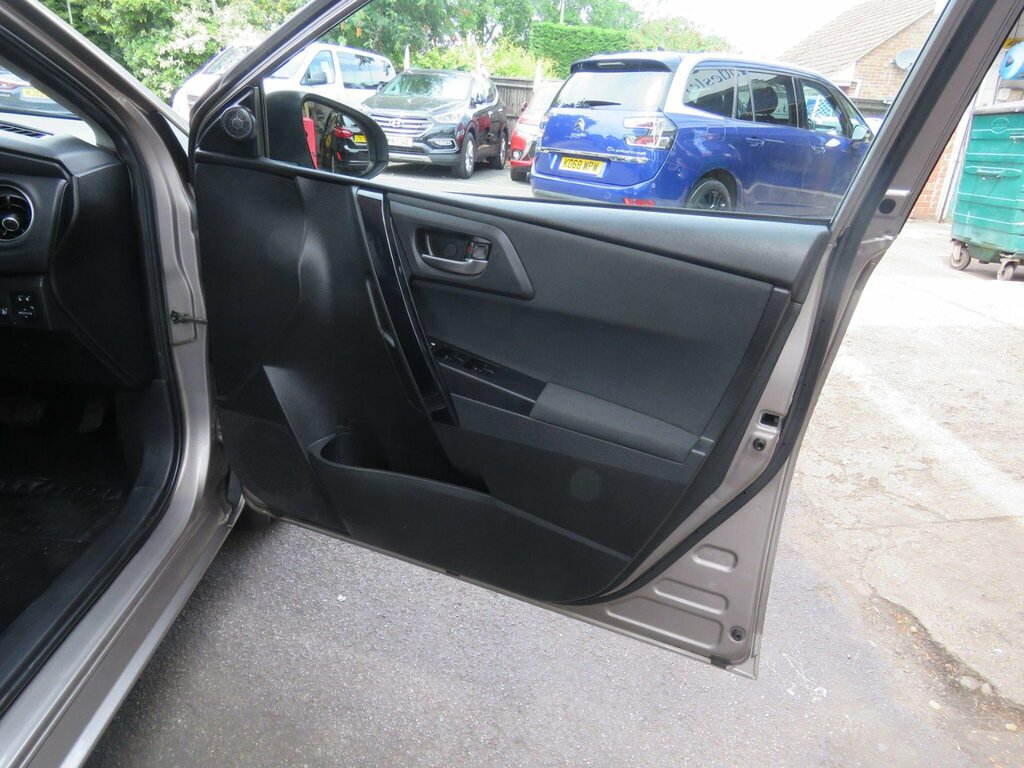 Toyota Auris 2016 16 1.8 Blue #28